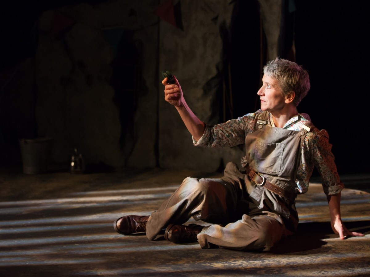 Review: An Elephant In The Garden by the Barn Theatre, Cirencester&nbsp;(Online)